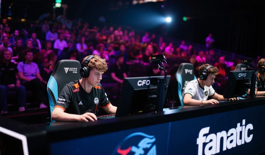 CFO 冲出首战：1–0 拿下 Fnatic——版本适配与下路执行力的胜利深度复盘